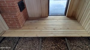 Деревянный пол в предбаннике.