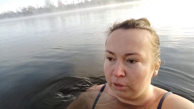Закаливание. Купание в холодной воде бодрит тело и дух. смотреть онлайн