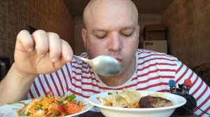 ОБЖОР макароны "бабочки" и остатки шашлыка/мукбанг салат овощной