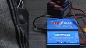 Как зарядить АКБ эхолота и корабля одной зарядкой.