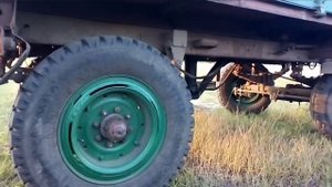 Прыцеп 2ПТС4 з газоновськымы колесамы.