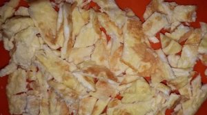 Салат с сыром-косичкой и крабовыми палочками