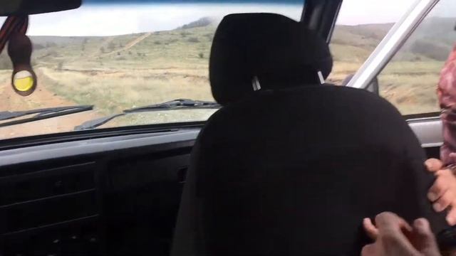 НИВА ПО ГОРАМ. КРЫМ, ПЛАТЫ, ПЕРЕВАЛЬНОЕ, ВОИНСКАЯ ЧАСТЬ.