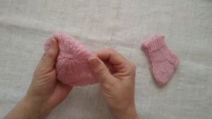 MaTusy. About knitting. Pink pair. Розовая пара из 100% шерсти: шапочка и носочки для торопыжек.