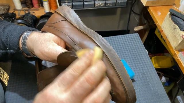 Как восстановить кожаные изделия кремом-реставратором смотреть онлайн