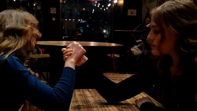 ARTtwins близняшки Армрестлинг смотреть онлайн