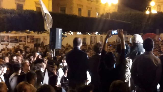 Beppe Grillo a Vittoria parte 7 смотреть онлайн