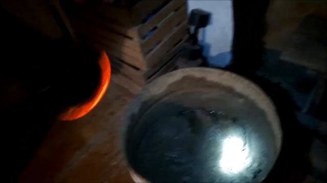 Заделываю дырку в стене глиной/Новая Жизнь
