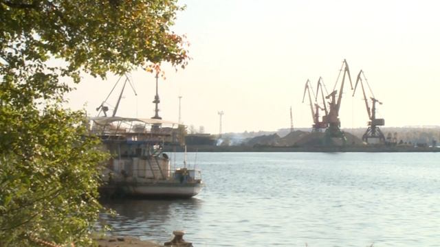 Старый дебаркадер в Череповце демонтируют смотреть онлайн