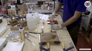 Необычное изделие из эпоксидной смолы и дерева