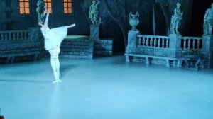 Сцена из балета "Бахчисарайский фонтан" в Мариинском театре