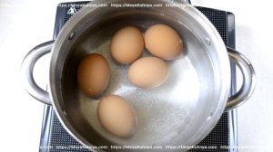 Сколько варить яйца всмятку и как отварить яйца вкрутую?