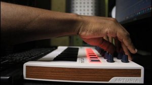 ARTURIA MINI LAB MKII LIVE PERFOMANCE.