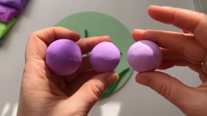 Открытка на 8 марта. Букет цветов. Мускари. Лепка из воздушного пластилина.