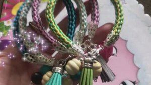 Плетеный браслет Кумихимо.