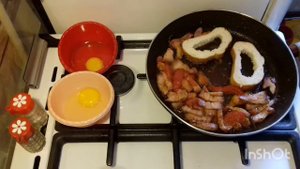 ЯИЧНИЦА С ГРУДИНКОЙ И ПОМИДОРАМИ.. сытно и вкусно