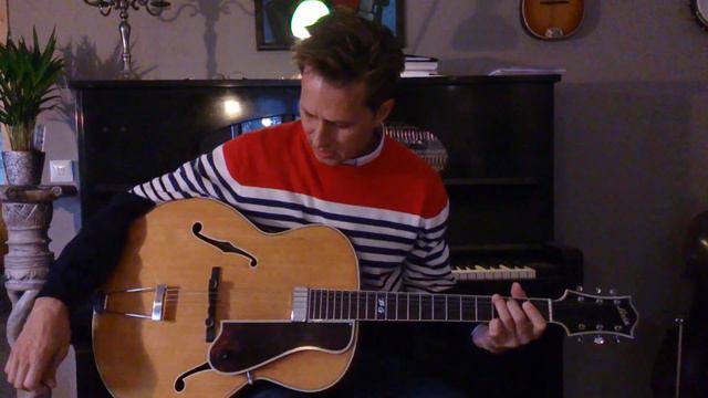 Edelton archtop guitar vs. Levin archtop guitars смотреть онлайн