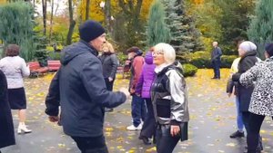 21 ОКТЯБРЯ 2023 А ЧЕМ ЖЕ НАЧАЛИСЬ ТАНЦЫ СЕГОДНЯ ХАРЬКОВ ТАНЦЫ В ПАРКЕ УКРАИНА