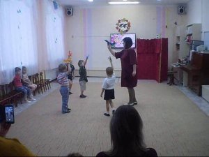 Я пилот  Танец с бумажными самолетами  2 младшая  2018