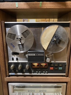 Проверка работы магнитофона TEAC A2300S, производство Япония.
