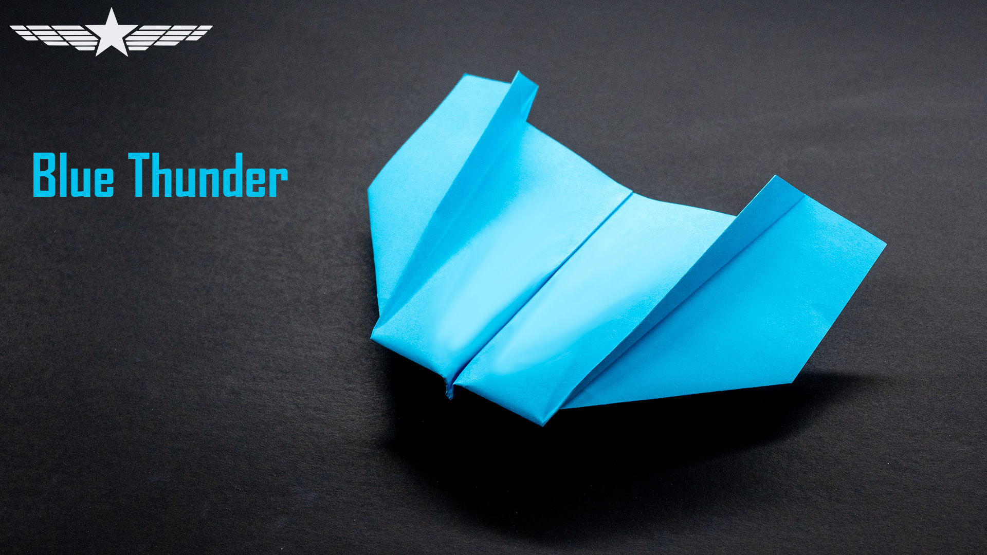 Этот самолет правит небом! Складывание культового дизайна Blue Thunder! смотреть онлайн