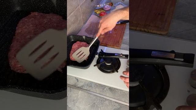 Домашний бургер. Рецепт из фарша.