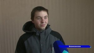 В районном поселке Вознесенское молодым людям вручили ключи от собственных квартир