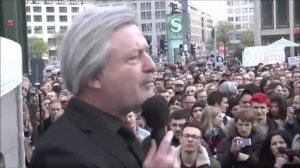 Германия - Немцы требуют дружбы с Россией