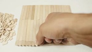 Постройка игрушечного домика из палочек для мороженого