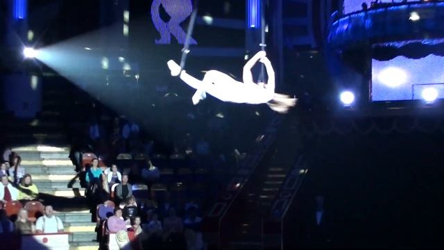 Воздушная гимнастка на ремнях - Виван Росс смотреть онлайн