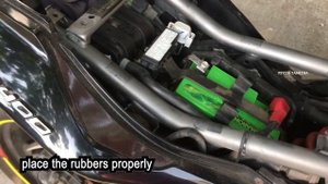 How to change battery in Bajaj Dominar 400 | Amaron vs Exide | Changing battery after 3 years