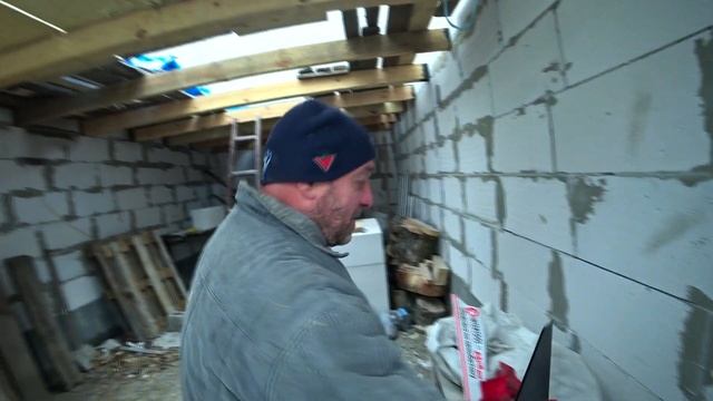 Гараж мечты, своими руками. Гараж с нуля. 4 серия. Выгнали стены и начали делать крышу. смотреть онлайн