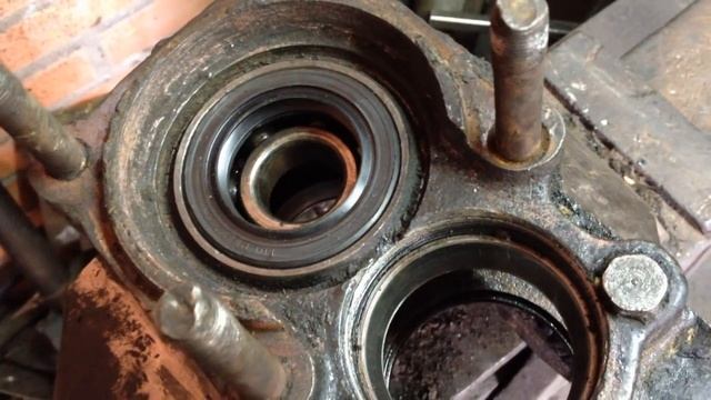 ЛУАЗ 969 . Колесный редуктор. Снятие. ТО смотреть онлайн