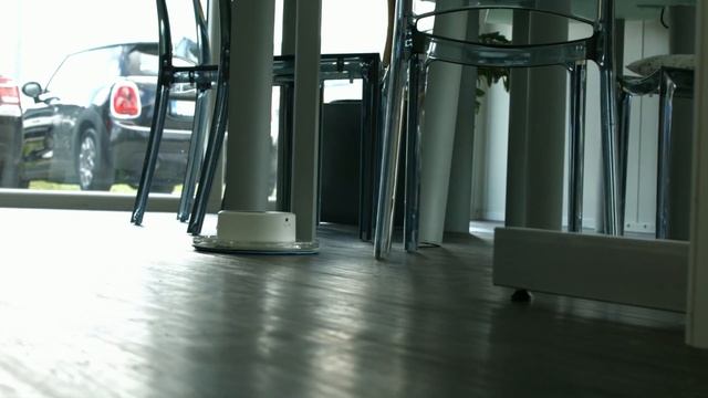 Zwei Putzroboter der neusten Generation mit Anne-Kathrin Kosch & Katie Steienr смотреть онлайн