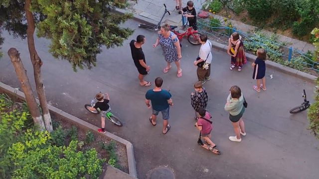 Конфликт, мужчина отчитывает чужого ребенка | Навыки Коммуникации. Выпуск 2