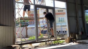 Установка входной группы из алюминия