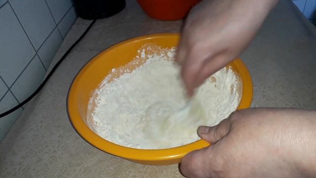 Пончики на сгущенке.Отличные, вкусные.Всем советую.