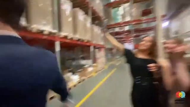 КОСМИЧЕСКИЙ НОВЫЙ ГОД В ОФИСЕ смотреть онлайн