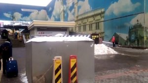 Вход в метро Комсомольская рядом с Ленинградским вокзалом до сих пор не открыли