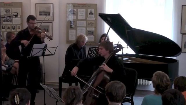 Dvořák Trio / Nelahozeves / 2013 смотреть онлайн