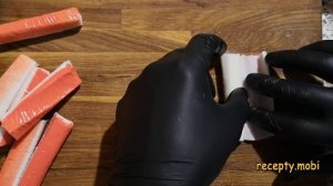 Рулетики из крабовых палочек с яйцом