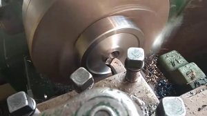 Точим фаску отогнутым проходным резцом