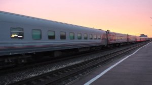 ТЭП70-0185 С ПОЕЗДОМ 187С АРХАНГЕЛЬСК - НОВОРОССИЙСК ПОДАЁТСЯ НА ПОСАДКУ