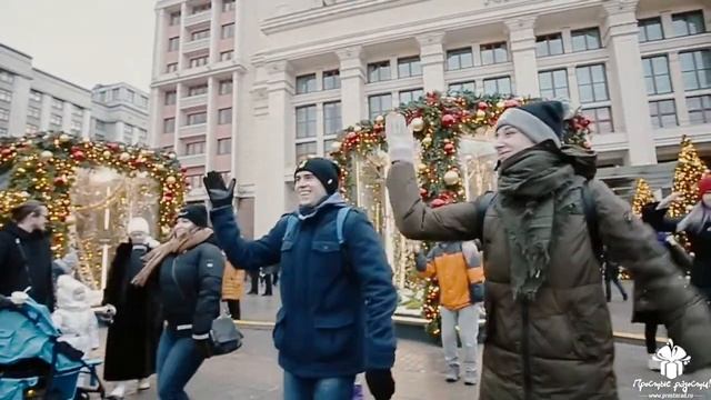 Предложение руки и сердца в новогодних декорациях Москвы! © Простые Радости смотреть онлайн