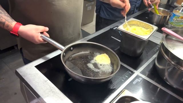 идеальный стейк на обычной сковороде смотреть онлайн