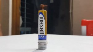 удивительная реакция магнита с медной проволокой | Как сделать домашний полярный мотор