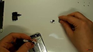 Замена нижнего шлейфа с разъемом зарядки, микрофоном и гарнитурой на iPhone 5S, разбор