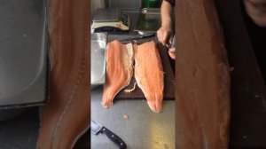 Как разделать  лосося на филе и засолить