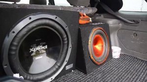 sony 1300w и еще какой то саб... На каждый по 150 Вт