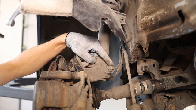 На что способен аккумуляторный гайковёрт Makita DTW 700 - крутим самые сложные болты и гайки ходовой смотреть онлайн